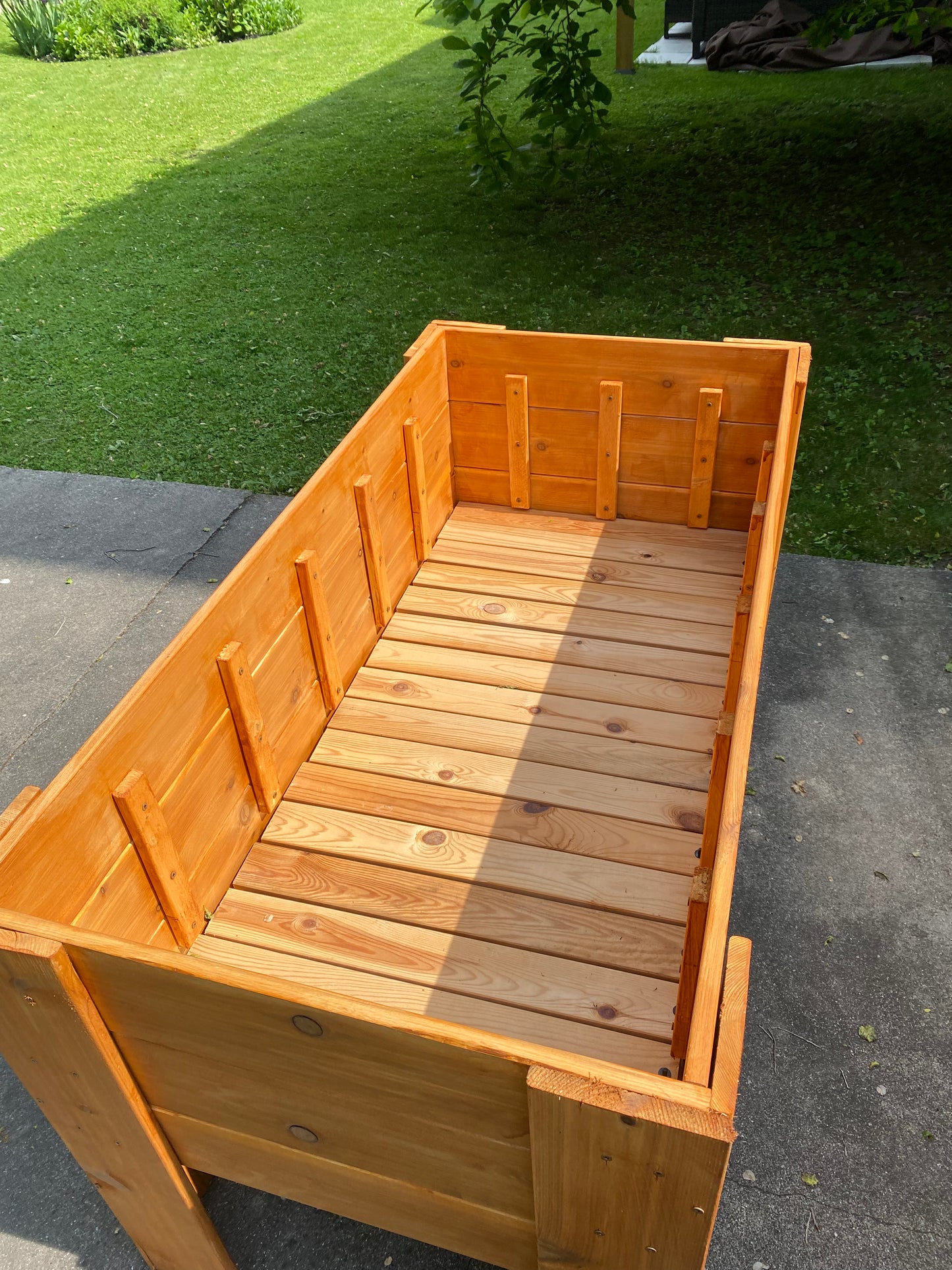 4 ft L × 2.5 ft W × 2 ft H Elevated Cedar Planter Box