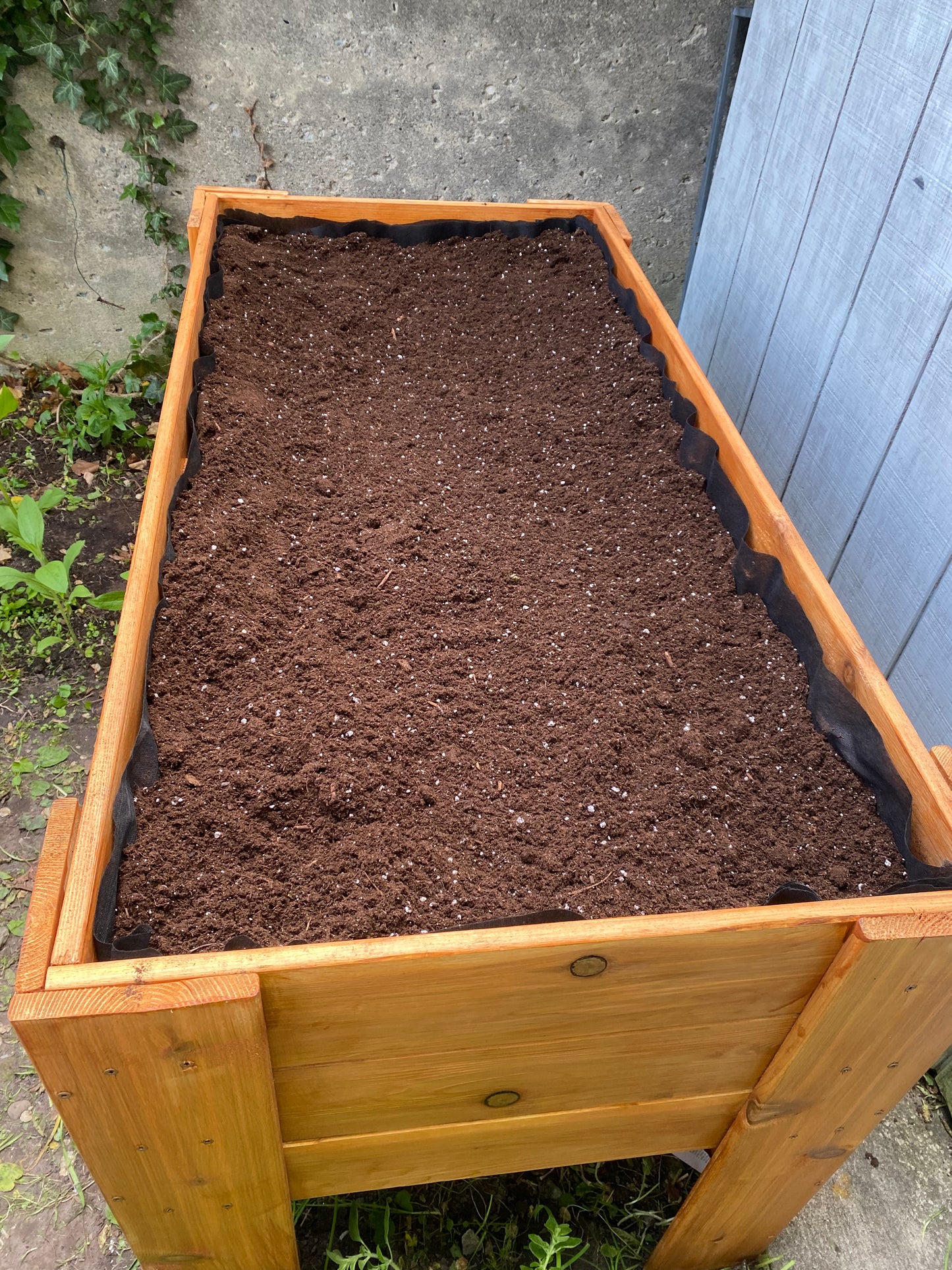 4 ft L × 2.5 ft W × 2 ft H Elevated Cedar Planter Box
